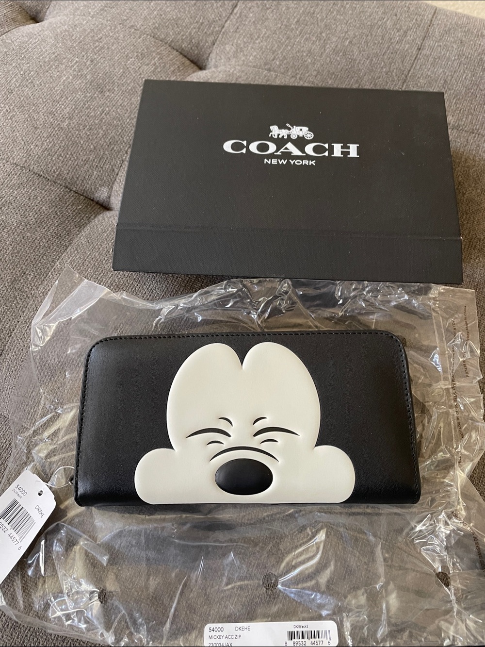 NIB NWT Disney x Coach Black Zip Wallet with Squinting Mickey Face Limited!!
